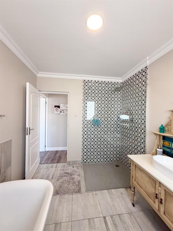 4 Bedroom Property for Sale in Reebok Western Cape